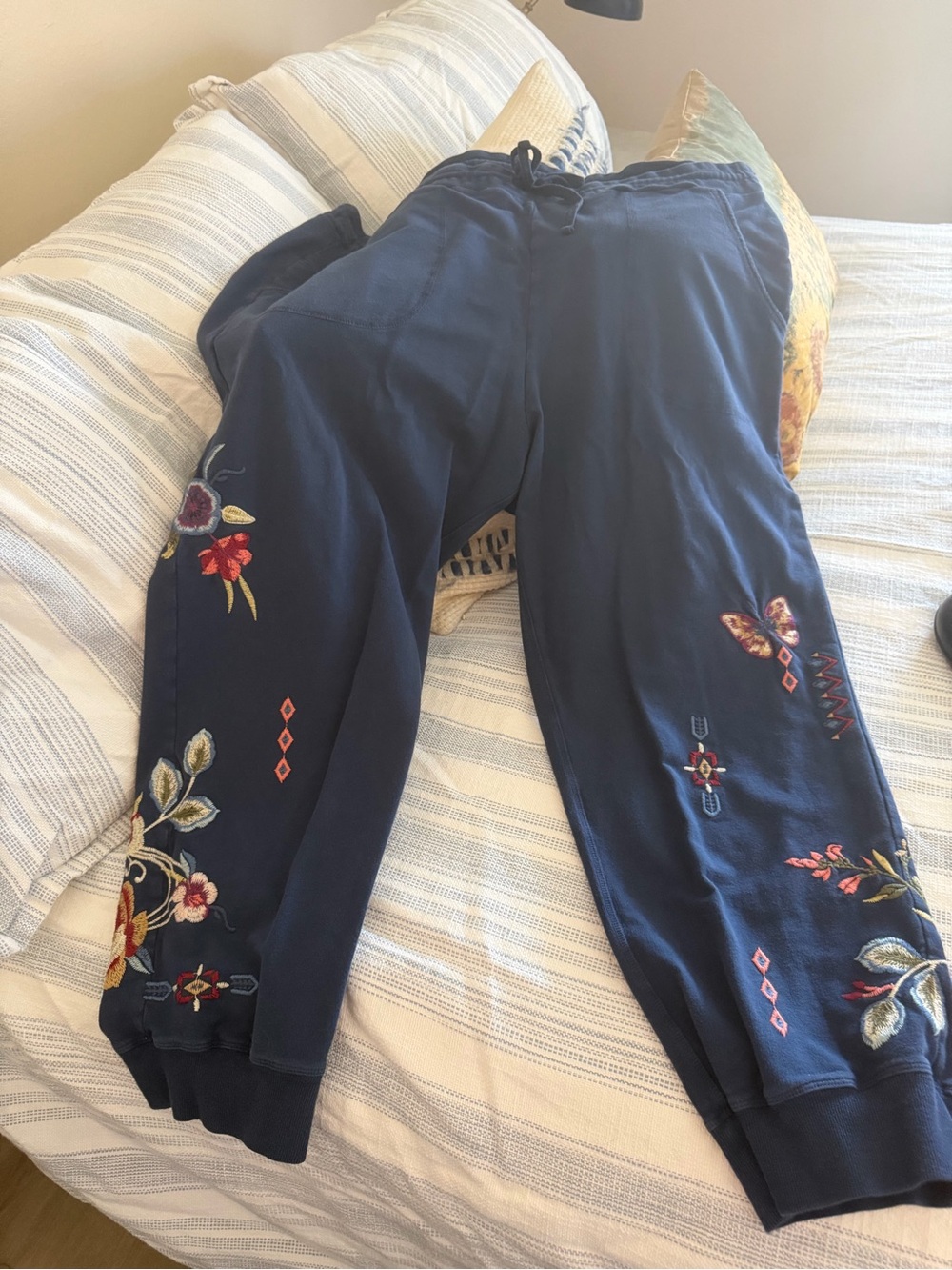 Johnny Was Woman's Navy Embroidered Jogger Pants 1X - Picture 5 of 8